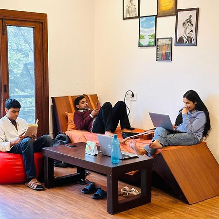 A Sleepy Fox Hostel Nuova Delhi Esterno foto