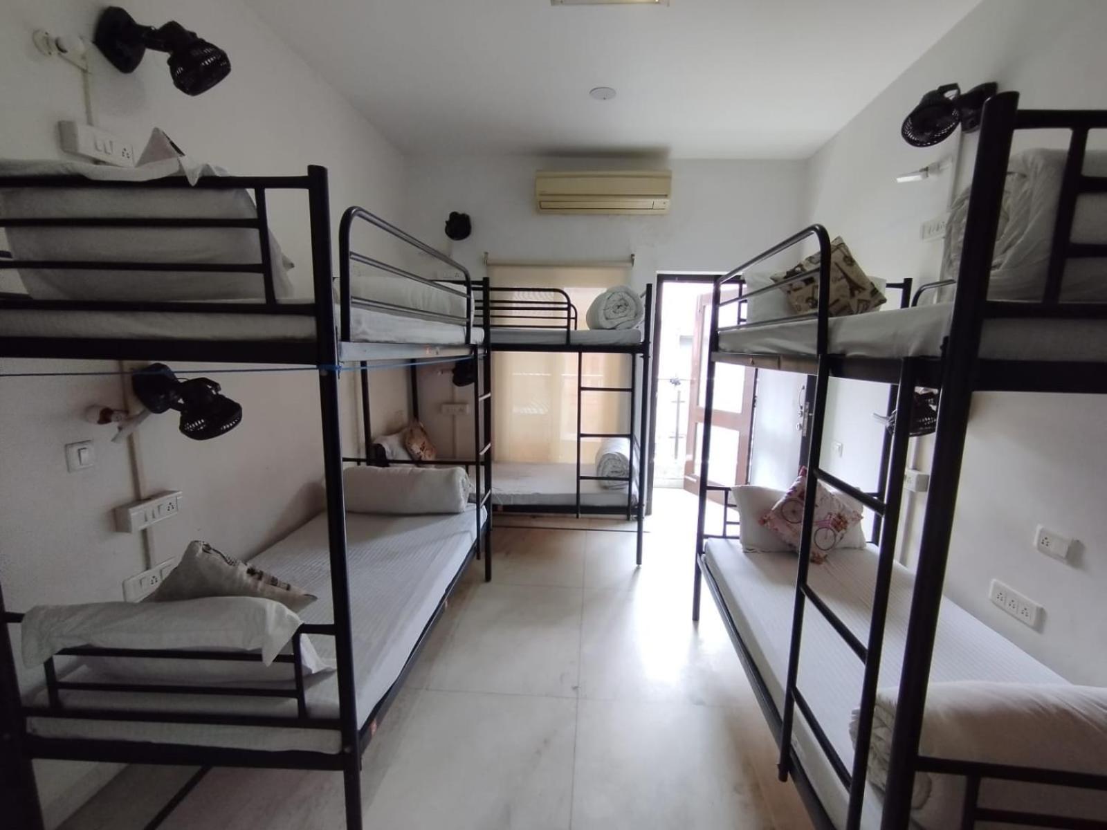 A Sleepy Fox Hostel Nuova Delhi Esterno foto