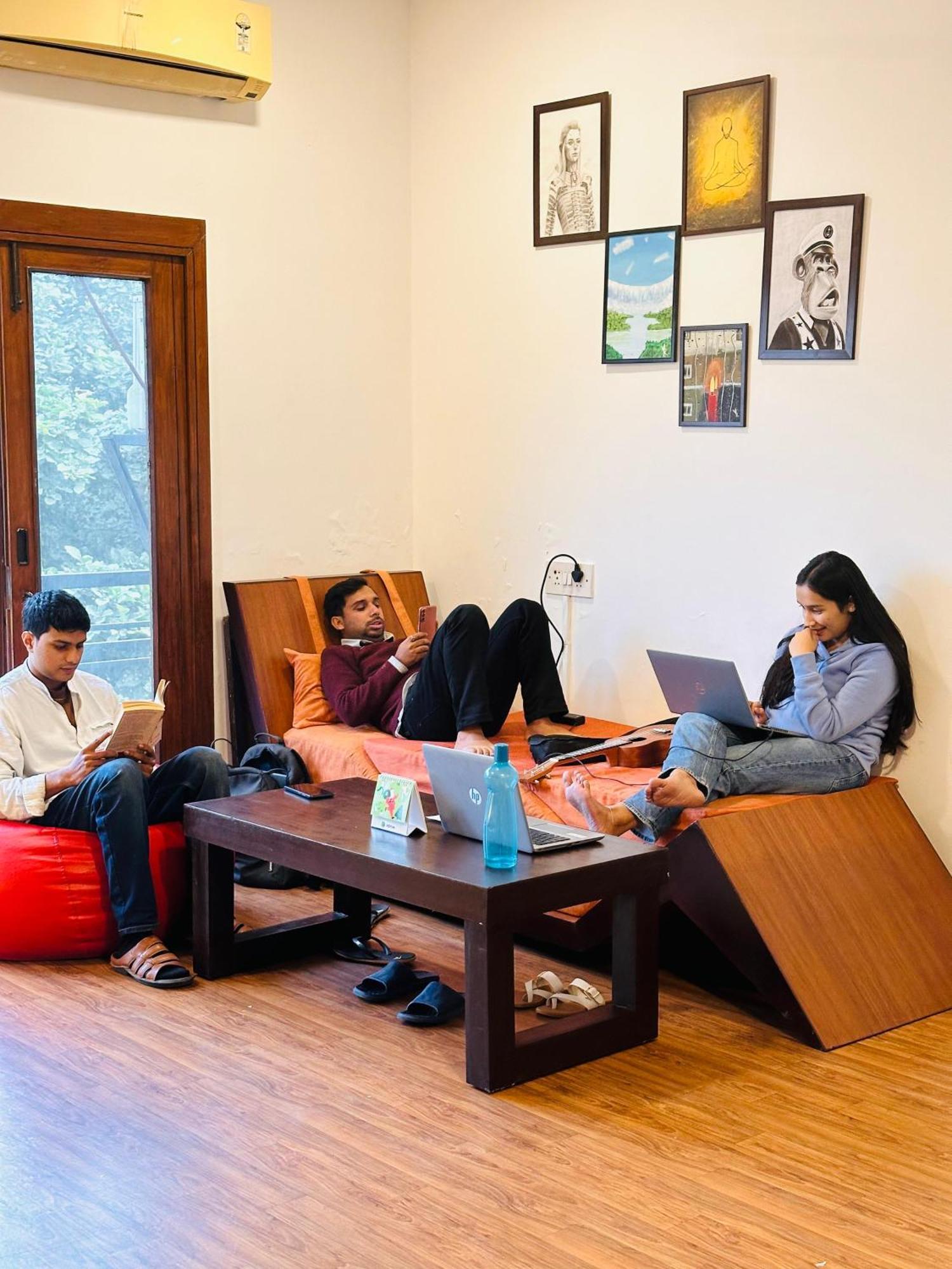 A Sleepy Fox Hostel Nuova Delhi Esterno foto