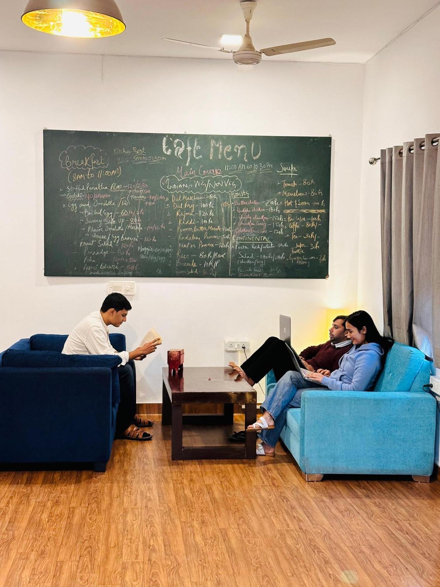 A Sleepy Fox Hostel Nuova Delhi Esterno foto