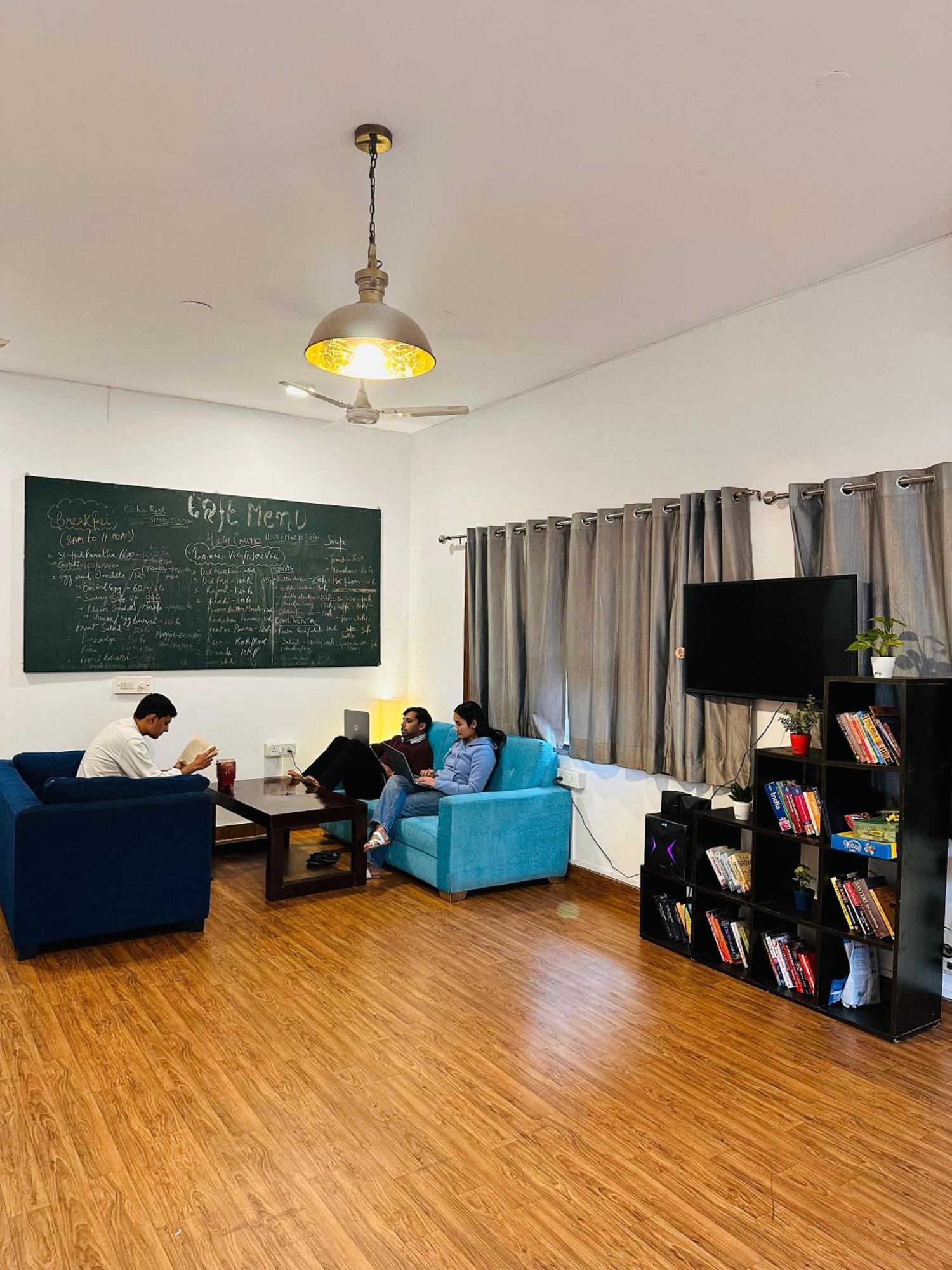 A Sleepy Fox Hostel Nuova Delhi Esterno foto